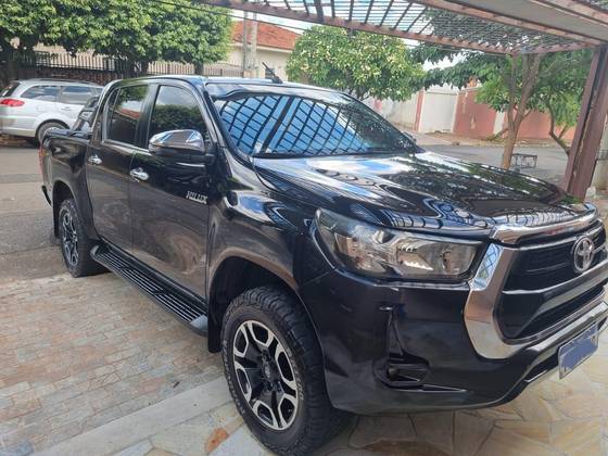 TOYOTA HILUX 2.8 GR SPORT 4X4 CD 16V DIESEL 4P AUTOMÁTICO TOYOTA HILUX 2.8 GR SPORT 4X4 CD 16V DIESEL 4P AUTOMÁTICO